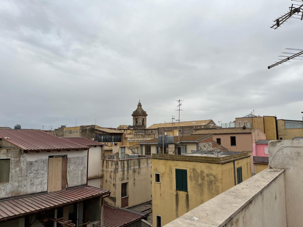 Casa Ai Tre Campanili Apartment Gela Bagian luar foto
